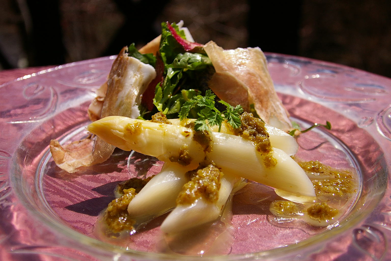 Pocher of white asparagus with the flavor of butterbur scape with home-made ham