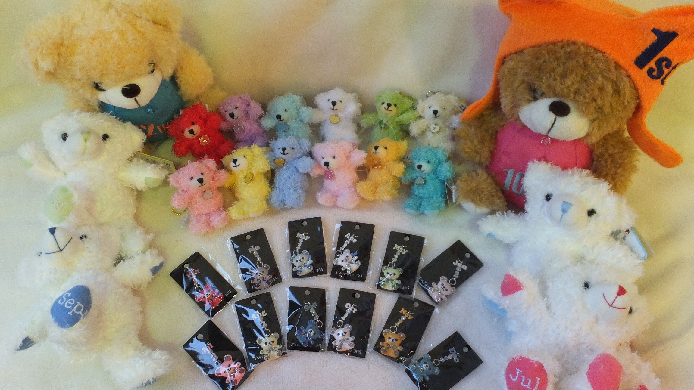 Birthday bear popular as souvenir (stuffed doll and strap)
